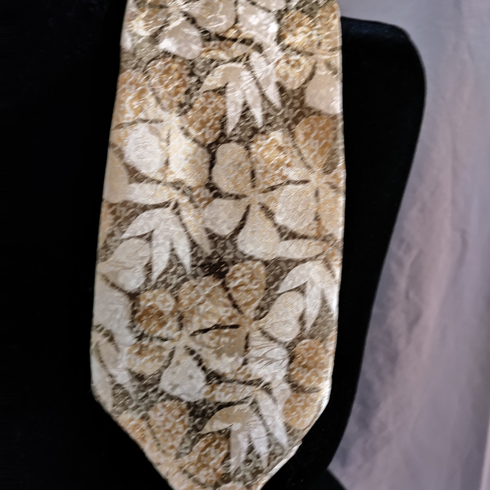Tommy Bahama Floral Patterned Tie in Cream and Brown.